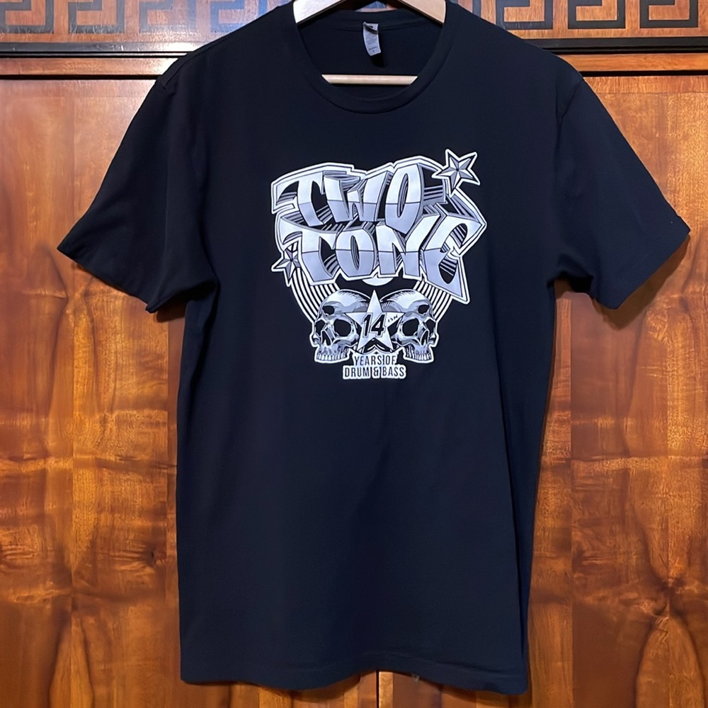 Men’s T shirt size L by Next level concert in good condition featuring Dallas